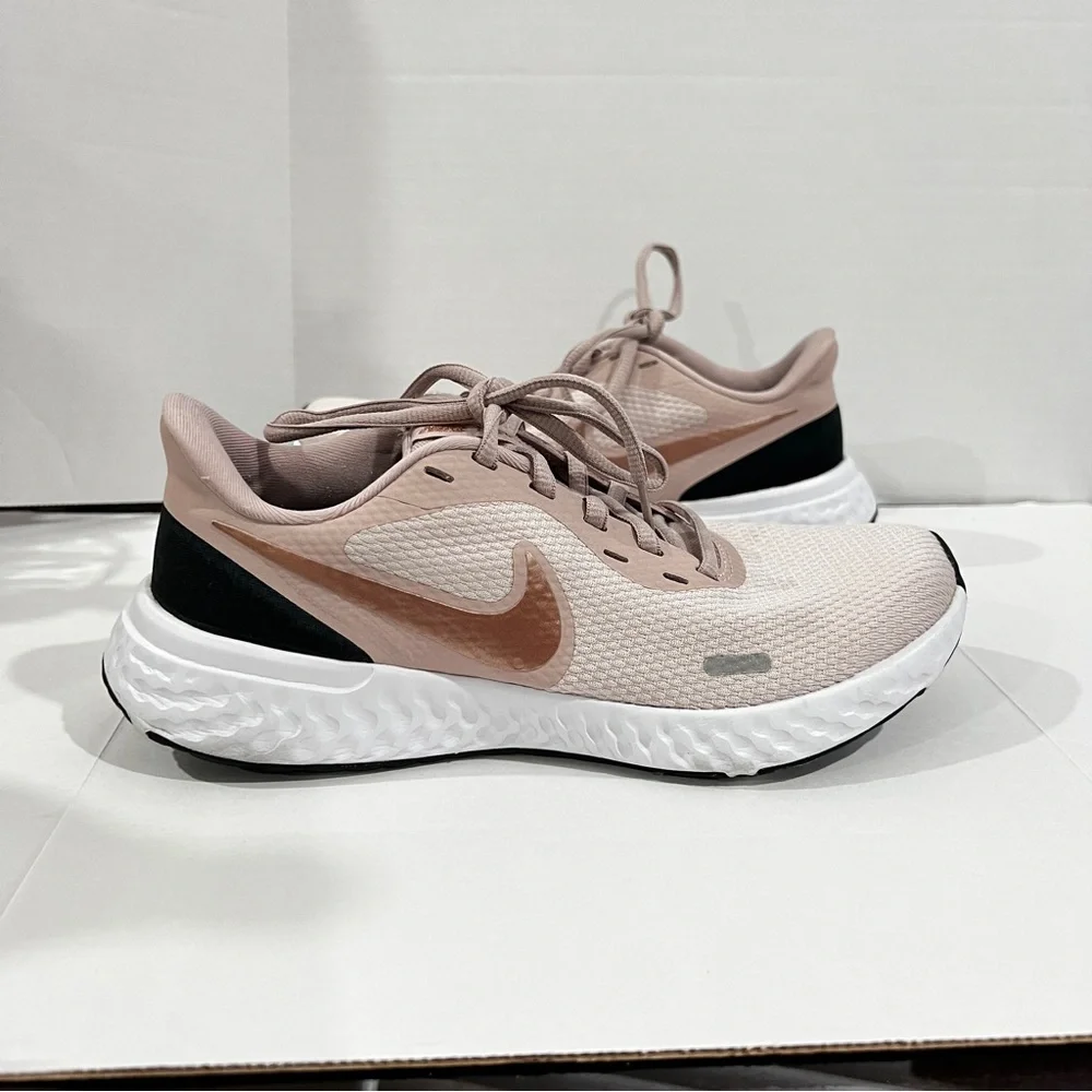 Nike Running Revolution 5 Pink Blush Gold Sneakers Size 6.5 Slip-On Lightweight